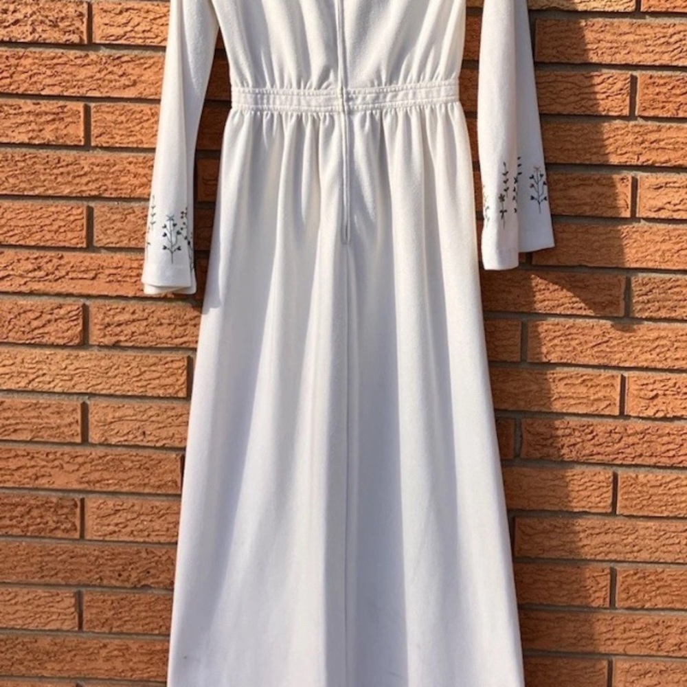 Leslie Fay VTNG Ivory Maxi Peasant White Dress with Floral Embroidery XS READ - Picture 3 of 11